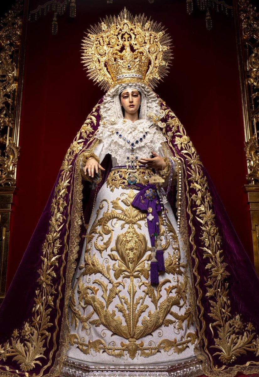 MonteCalvario's tweet photo. 🕯 CULTOS | Llena de grandeza y majestad aparece Santa María del Monte Calvario para su solemne y devoto besamanos. #CofradíasMLG

📸 Imágenes de estudio realizadas por @LMFotosCofrades. https://t.co/2m93ZRlu0V