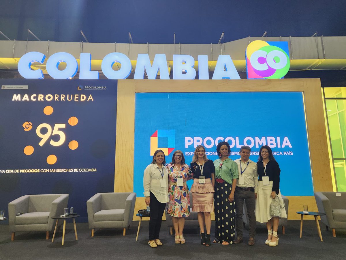 FedesoftCol's tweet photo. #Macrorrueda95 | Gracias a @PROCOLOMBIACO y al @MincomercioCo por la invitación a moderar el panel “Exportaciones, aliadas fundamentales para la Paz Total”, en cabeza de nuestra presidente ejecutiva @XimenaDuqueA https://t.co/JnIwZG3izp