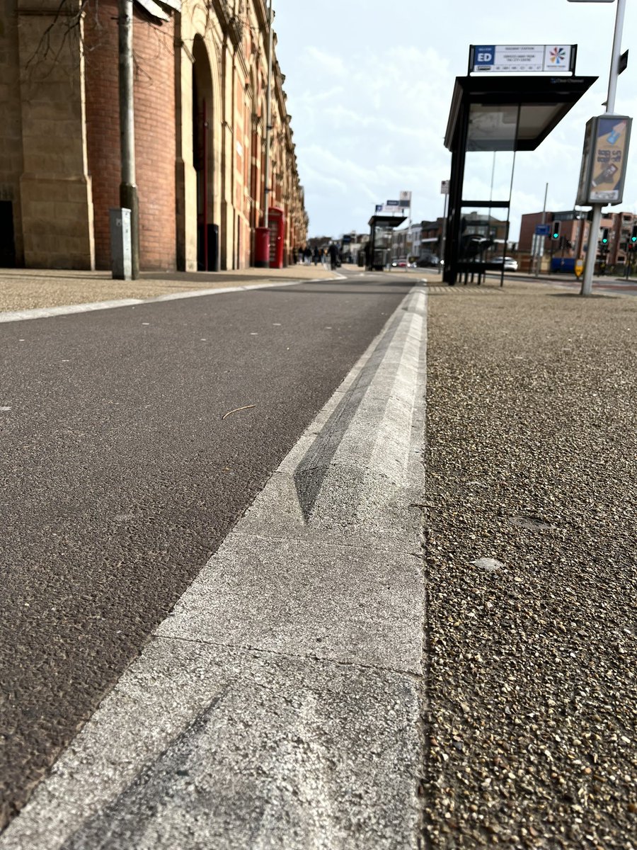 Pistaboy's tweet photo. A thing of beauty. A trapezoidal kerb. 🤤 https://t.co/u5Tqij3d0f