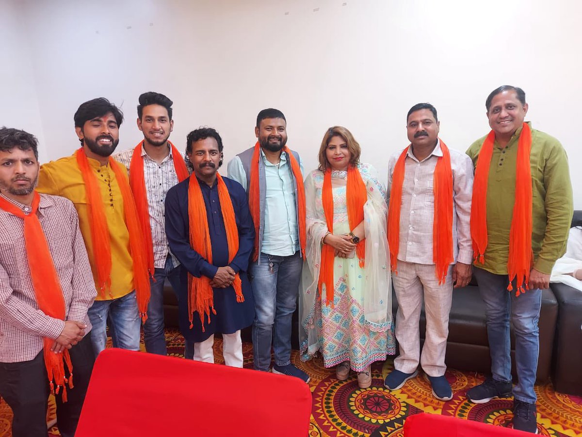 SushilaBalkish2's tweet image. हिन्दू नव वर्ष एवम नवरात्त्रि के पावन अवसर पर भजन संध्या और मंगल मिलन का आयोजन श्री संजीव शर्मा जी के द्वारा किया गया ॥प्रभु श्री राम  जी के भजनो का आनन्द लिया| आप सभी को नव वर्ष की हार्दिक शुभकामनाएं |
#SanjeevSharma
#Bjpdelhikeshavpuram 
@BhatiaRajKr 
@Virend_Sachdeva