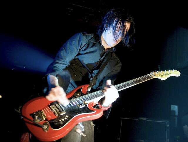 Happy Birthday to Aaron North from and The Icarus Line.  Vintage Hagstrom II in action btw 