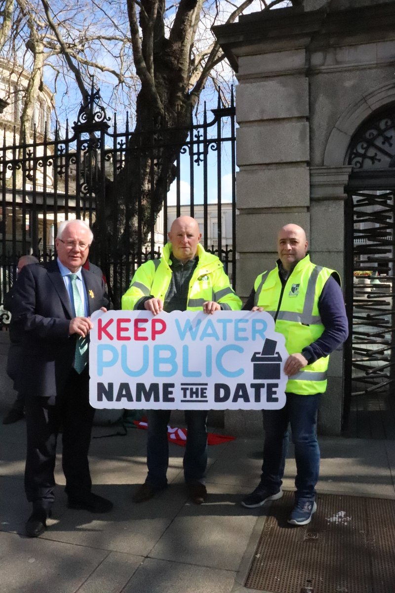 Thank you @BrendanSmithTD for your support today. 

Government must keep their promise and #NameTheDate for the water referendum. 

#KeepWaterPublic