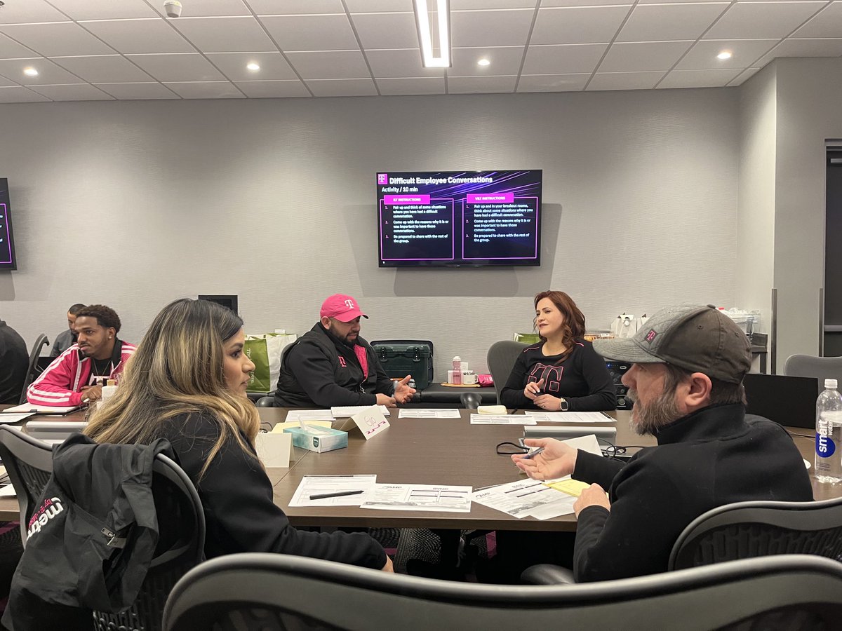 Difficult Conversations &amp; Emotional Intelligence with Sr Mgr, Kelly Townshend’s team in Richmond! These leaders are showing such engagement in their development! #GoodToGreat ⁦<a href="/Starandzipper/">Robin Plimpton</a>⁩ ⁦<a href="/ryandiliberto/">Ryan Diliberto</a>⁩ ⁦<a href="/ChappyCLT/">Matt Chappell</a>⁩ ⁦<a href="/HollyJoyRamos/">Holly Ramos</a>⁩
