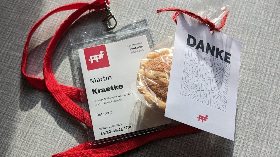 Für Tweets sind Alternativtexte nicht gesetzlich vorgeschrieben, aber sie machen das Web inklusiver, z.B. wie bei diesem überflüssigen Foto von der #pubandprint2023. Last but not least sind hier die Slides zu meinem Vortrag:
xporc.net/2023/03/22/alt…