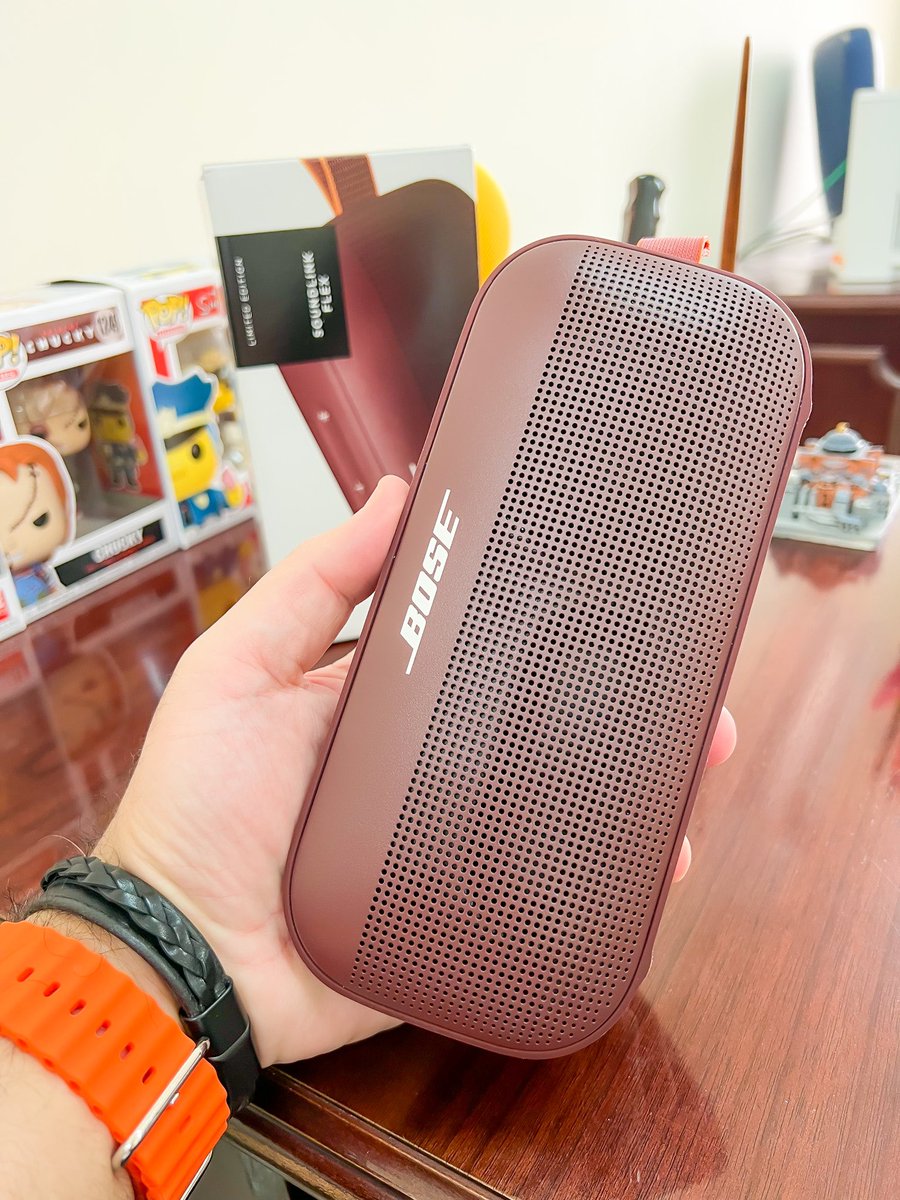 iTweetMagazines's tweet photo. The BOSE SoundLink Flex 🔊 🅱️
.
.
.
.
Just got my hands on the Bose SoundLink Flex and I'm blown away by its amazing sound quality! The carmine red color is the icing on the cake. #BoseSoundLinkFlex #AmazingSound #CarmineRed https://t.co/Lh54MlKGyP