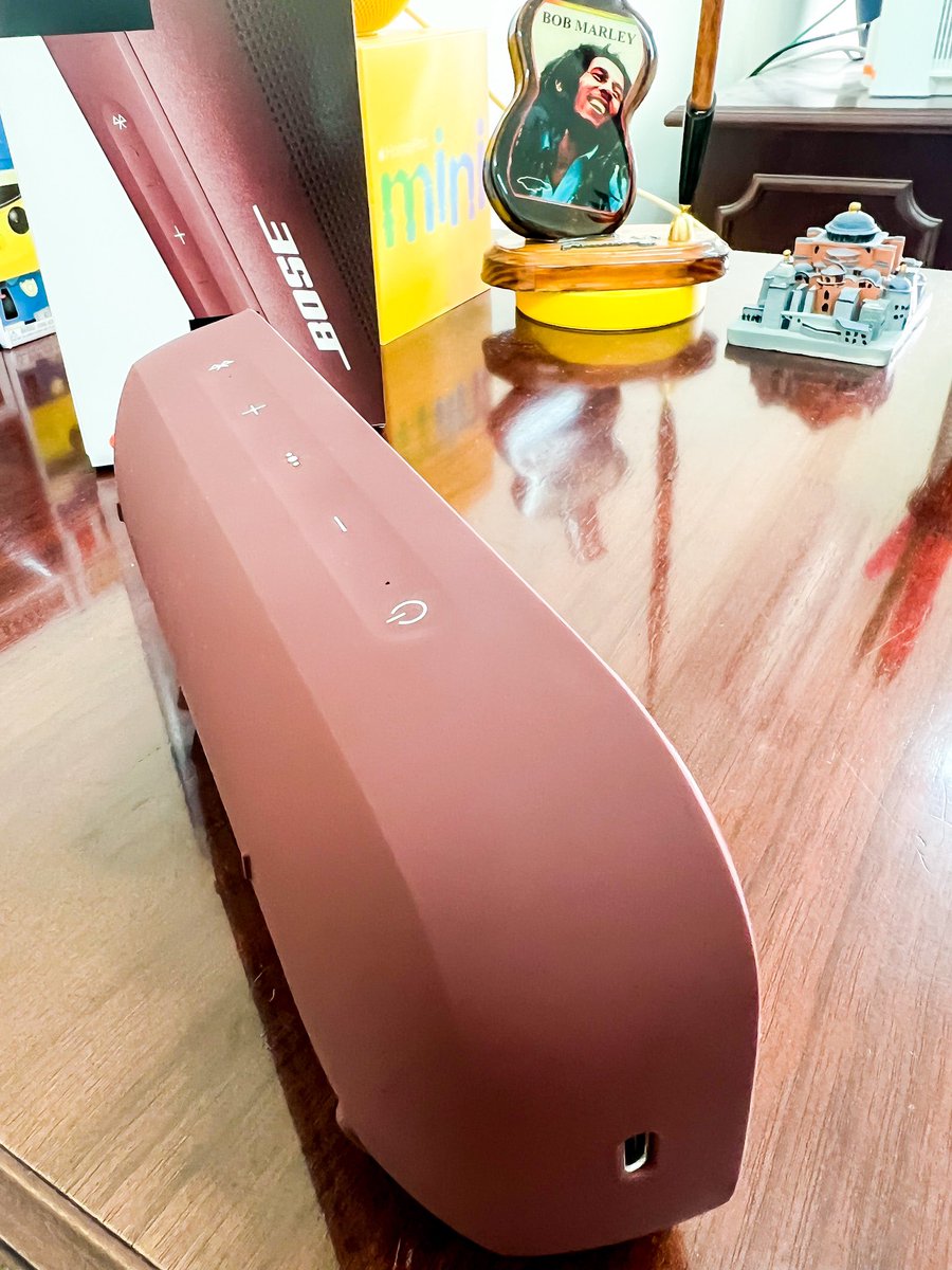 iTweetMagazines's tweet photo. The BOSE SoundLink Flex 🔊 🅱️
.
.
.
.
Just got my hands on the Bose SoundLink Flex and I'm blown away by its amazing sound quality! The carmine red color is the icing on the cake. #BoseSoundLinkFlex #AmazingSound #CarmineRed https://t.co/Lh54MlKGyP