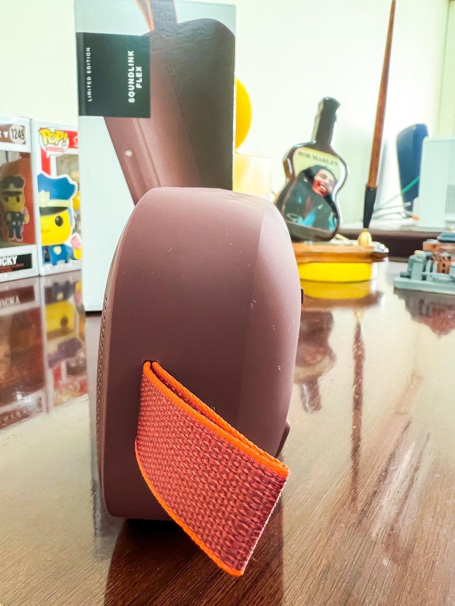 iTweetMagazines's tweet photo. The BOSE SoundLink Flex 🔊 🅱️
.
.
.
.
Just got my hands on the Bose SoundLink Flex and I'm blown away by its amazing sound quality! The carmine red color is the icing on the cake. #BoseSoundLinkFlex #AmazingSound #CarmineRed https://t.co/Lh54MlKGyP
