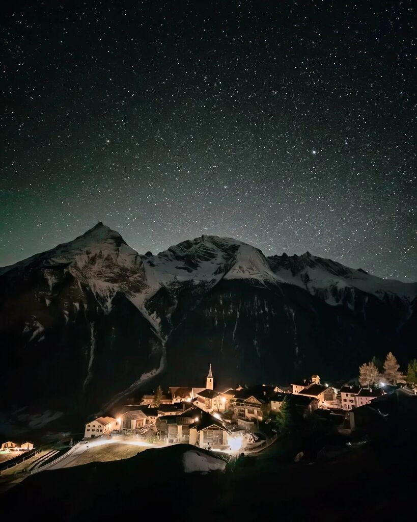 I‘m truly fascinated by the stars. They are mysterious and beyond my comprehension. The #GalaxyS23 Ultra has the amazing capacity to capture their beauty as easy as possible with the new feature Astrophotography in Expert Raw. All you need is a tripod, a… instagr.am/p/CqGQDZOIExR/