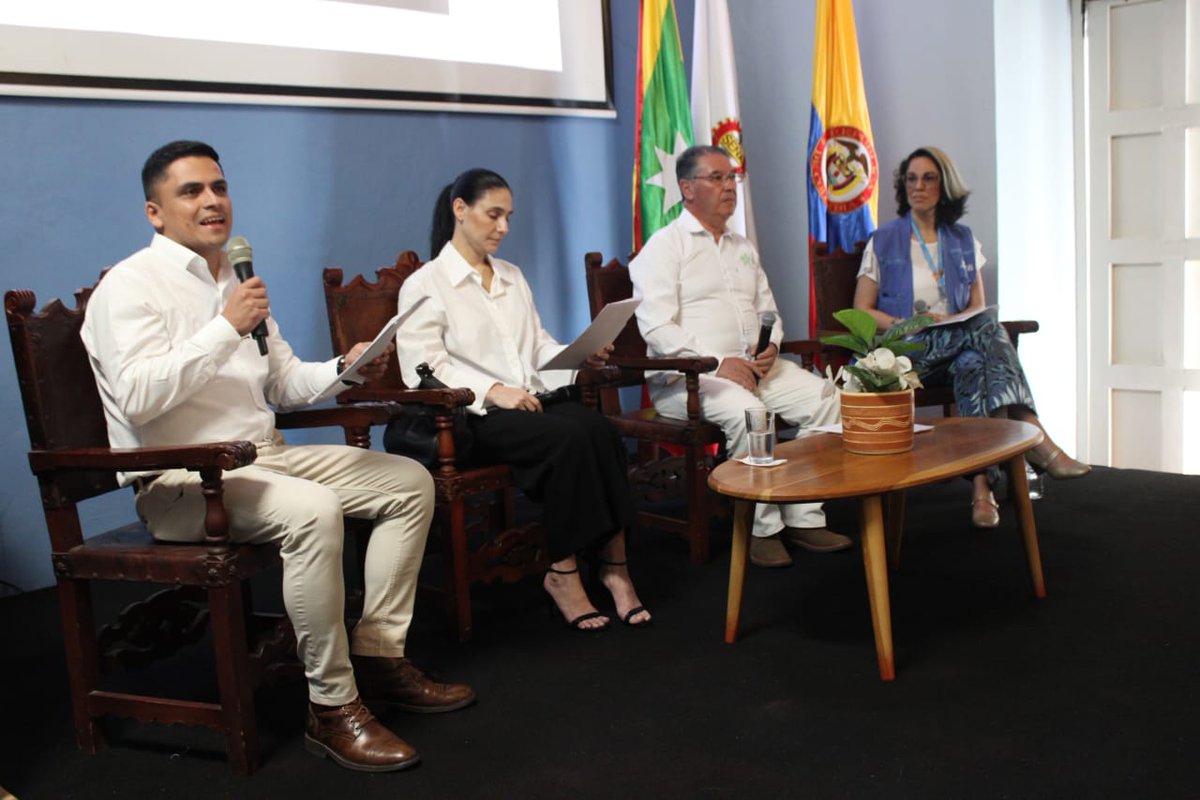 SENAenBolivar's tweet photo. @SENAComunica @ylromeroSub @jaimetorradoc @JorgeELondonoU @bibianapintosub @Bibbetin 🖐Son 800 cupos en esta 'Certificatón de Mujeres' que lanza @SENAComunica, @OITAndina y @ONUMujeresCol, "con lo que ellas mejorarán sus oportunidades laborales": @LuisA_JimenezC, director del Sistema Nacional de Formación para el Trabajo. #TuExperienciavale👩‍🎓 https://t.co/i97IMDuFoC