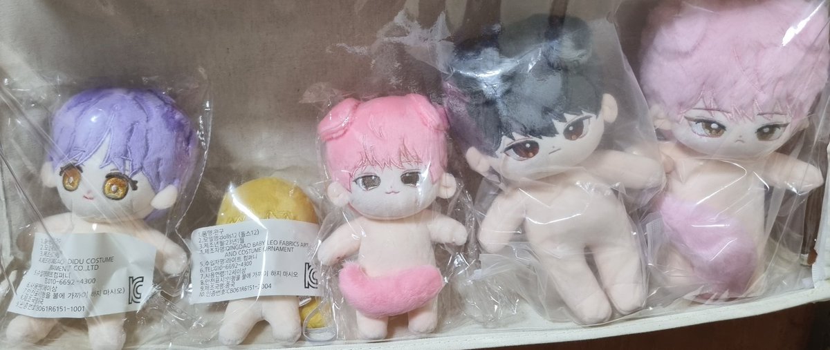 꼬마래빈 1.6
솜별래빈 솜별유진 각각 2.0
문덤덤 2.4
쪼꼬즈2 문대,래빈(옷포함) 2.5
뽀짝테스타 아현(보라색) 2.0
솜래빈 1.5
콩스타 유진,문대,큰세 각각 1.6
전부 미개봉입니다. 수령 후 따로 하자 체크 안하고 솜파트 보관했습니다. 
×하자 민감하신분 거래×
#솜인덕장터 #데못죽장터