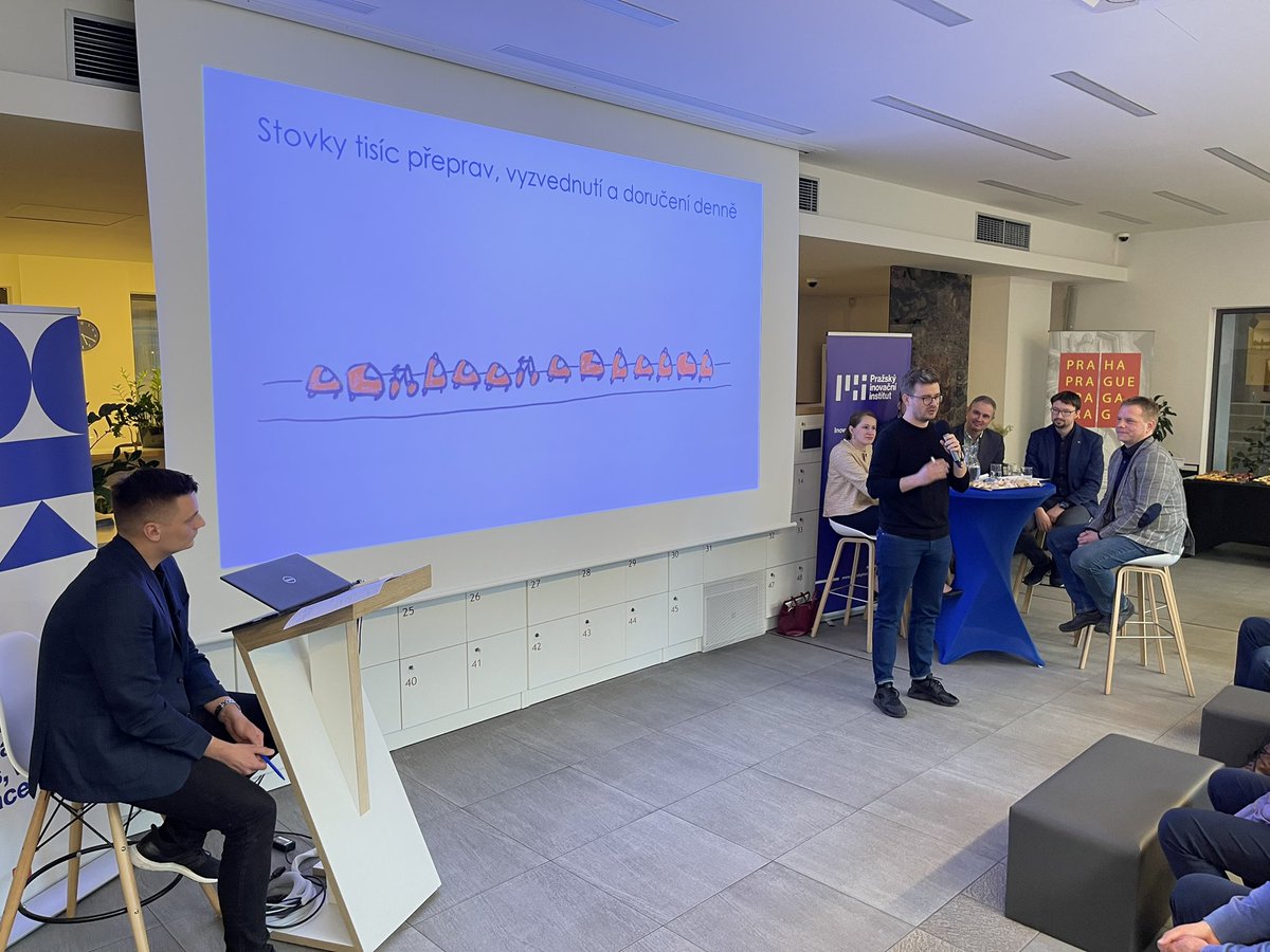 picpraha's tweet photo. Dnešní Prague Innovation #Mixxer zahajuje @OndraKra z @Liftago. Přibližuje nám inovativní řešení logistiky, na kterých #liftago pracuje. https://t.co/Y4HnteIFxL