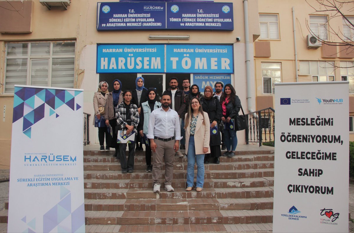 Yerelden Kalkınma Derneği iş birliği ile gerçekleştirmiş olduğumuz A-2 Düzeyi İngilizce Eğitimi tamamlandı. Sn. Rektörümüz Mehmet Tahir Güllüoğlu'nun teşrifleriyle eğitime katılan kursiyerlere sertifikaları takdim edildi.