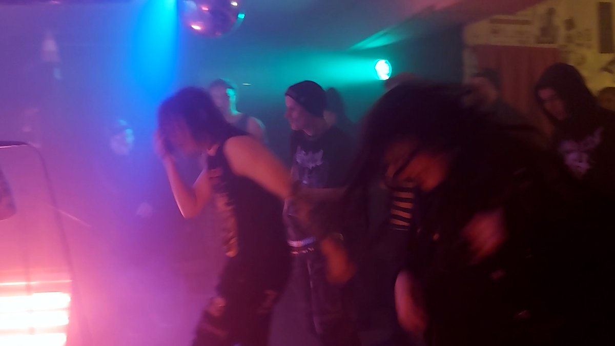 menetettymaa1's tweet photo. 3 songs from our last gig: https://t.co/aq2A8fOhVN (subscribe to the channel, it doesn't cost anything) by @beer_punks 
 #punkrock #hardcorepunk #punkhardcore #finnishhardcore #finnishpunk #crustpunk #punk #readyforgigs #beer #punklife #punkasfuck #diylife #tourlife #metalpunk https://t.co/AiM67JndMb