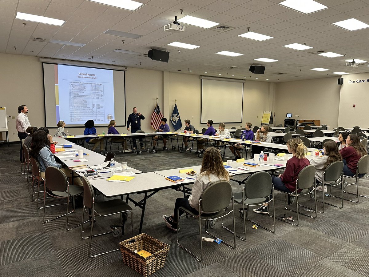 Ken_Oertling's tweet photo. Stakeholder input and collaboration are important when facilitating change and planning for facility upgrades. Thank you students from @HahnvilleHigh and @DHSWildcats for providing excellent feedback and ideas! #ExpectExcellence💯 #StakeholderInput #YouAndIWeAreSCPPS https://t.co/RmMVtgt6Ky