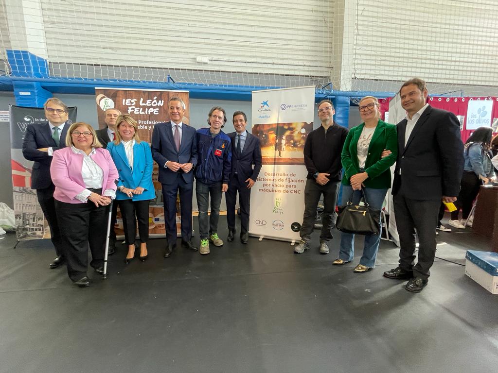 JuanLVidal's tweet photo. Gracias a @ComunidadMadrid , @CABK_Dualiza, @aedhe y @Ayto_Torrejon hemos acompañado a +3.000alumnos a la 3a #feriadeprofesiones para mostrarles el amplio abanico  #FPDual como respuesta de éxito a necesidades laborales actuales al ser el puente entre mundo laboral y educativo https://t.co/iobEeqB7rA