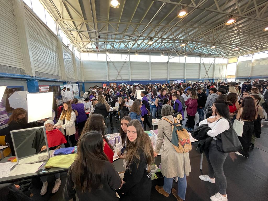 JuanLVidal's tweet photo. Gracias a @ComunidadMadrid , @CABK_Dualiza, @aedhe y @Ayto_Torrejon hemos acompañado a +3.000alumnos a la 3a #feriadeprofesiones para mostrarles el amplio abanico  #FPDual como respuesta de éxito a necesidades laborales actuales al ser el puente entre mundo laboral y educativo https://t.co/iobEeqB7rA