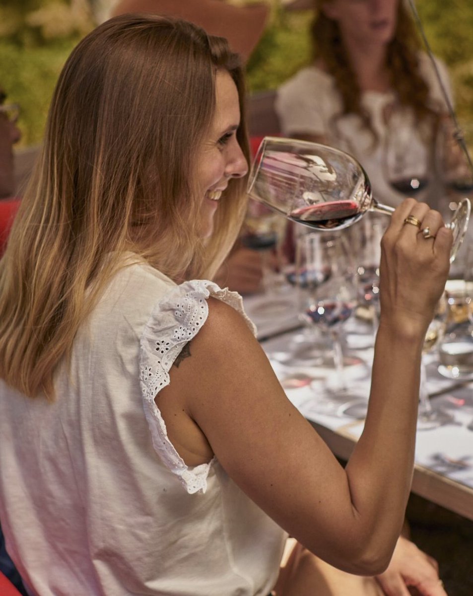 Degustá nuestros vinos en el entorno inigualable de Vistalba 📸.

¡Te esperamos!