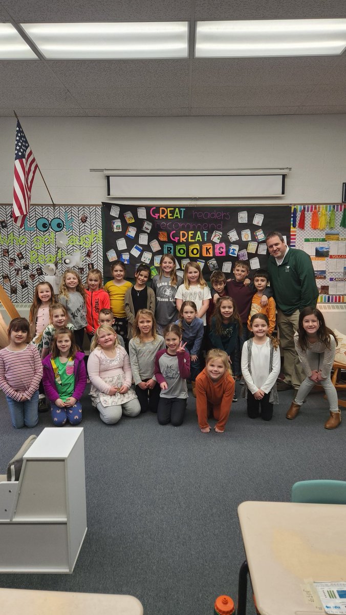 TGrulke's tweet photo. Fun afternoon visit reading to the 1st/2nd graders at Zion - Auburn! #MarchReadingMonth #LuthED https://t.co/nLYkD7aO7I