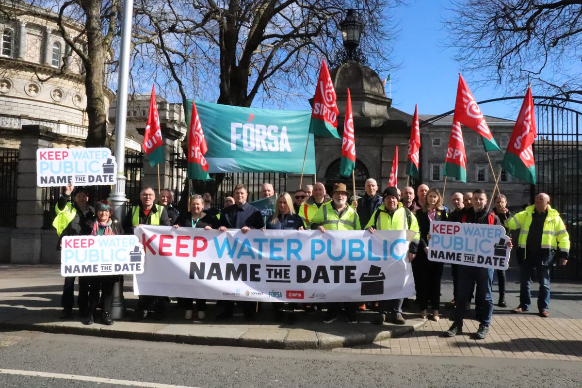 To mark World Water Day - we went to the Dáil! We're calling on government to honour their commitment to hold a referendum to #KeepWaterPublic 
We say #NameTheDate