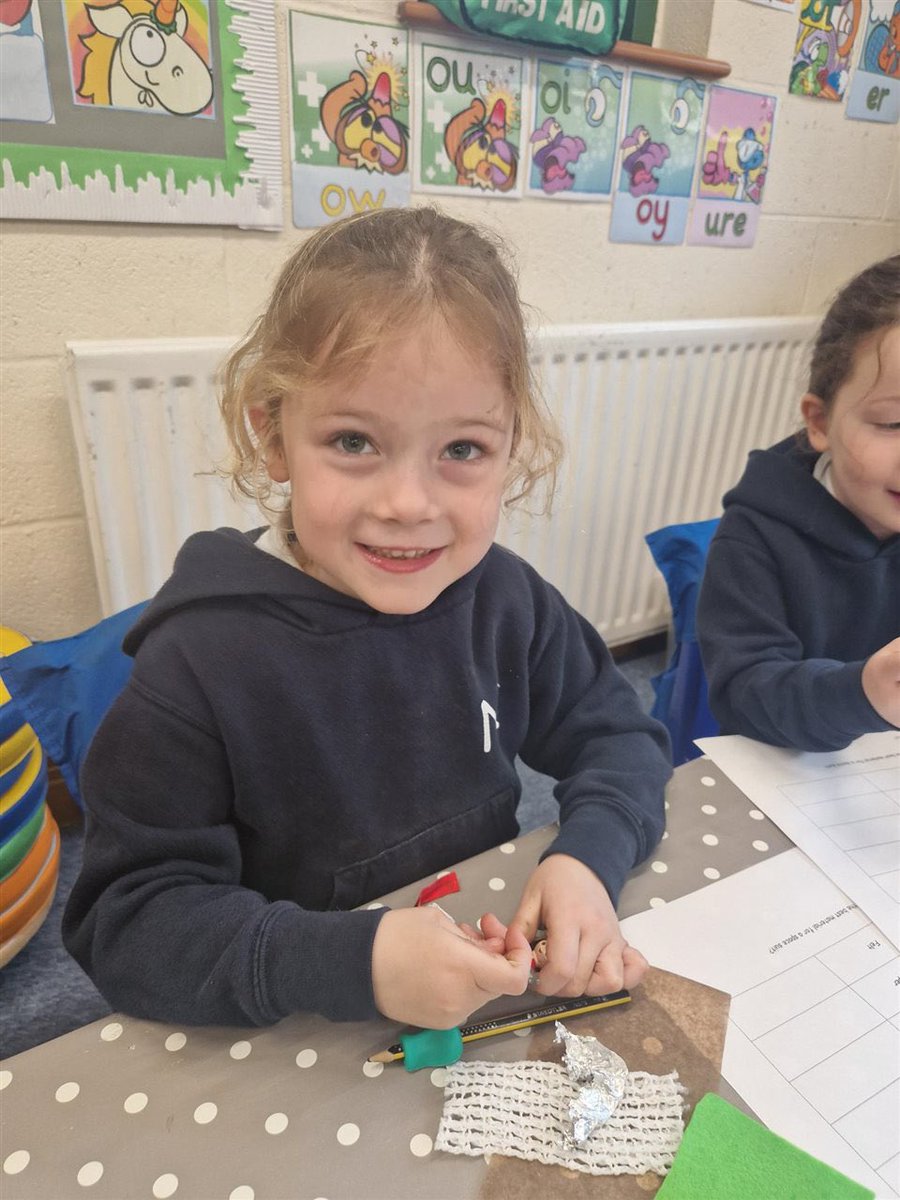Year 1 had lots of fun testing out different materials to see which would be the best for a spacesuit <a href="/ThorngroveLower/">Thorngrove Lower Sch</a> #Experiments #Fabrics #SpaceFabric