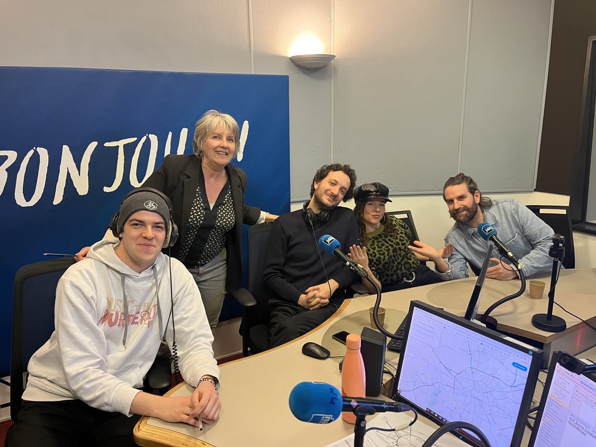 Du beau monde dans le studio de France Bleu Armorique aujourd’hui ! 😍 Laure Calamy, Grégoire Ludig et David Marsai viennent parler du film « Bonne Conduite » de Jonathan Barré, diffusé en avant-première ce soir à 19h30 au cinéma Pathé de Rennes.