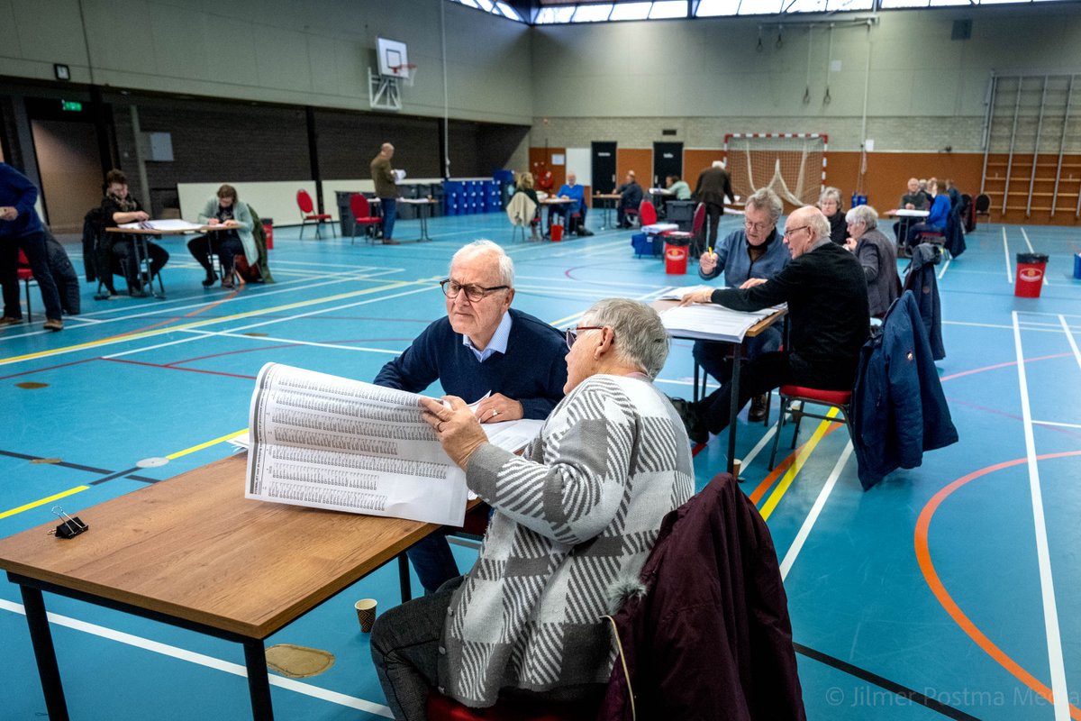 Het centraal en op kandidaat tellen van de stemmen. De dag na de provinciale Staten verkiezingen in MFC de Wier in Ureterp ANP / Hollandse Hoogte / Jilmer Postma