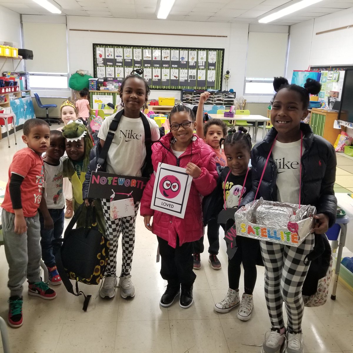 jshaber16's tweet photo. A wonder of words Wednesday. We started our day off with a school-wide Vocabulary Parade at Holland Elementary. @VBPreK @vbHolland @VBTitleI @MsBaraoReads https://t.co/KYWIxoRJYc