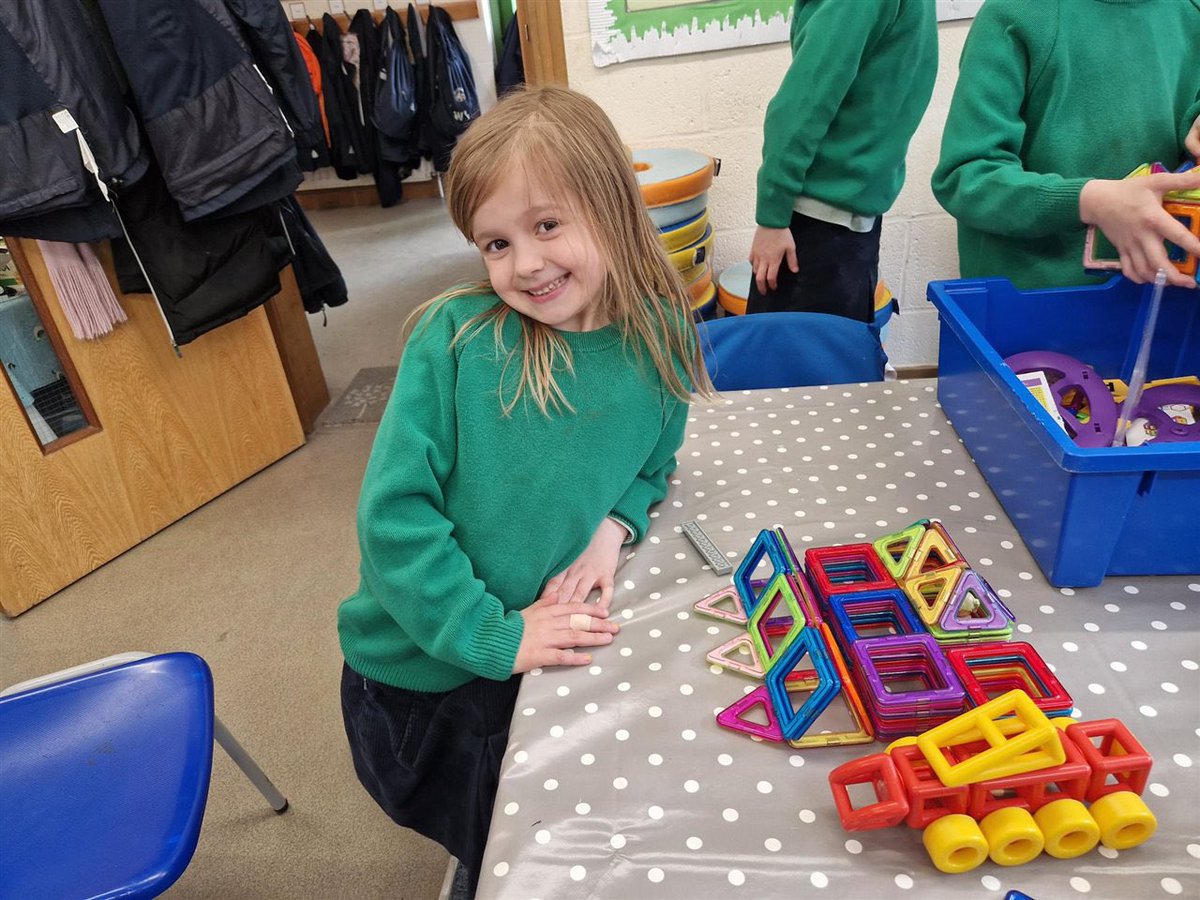 ThorngrovePrep's tweet photo. Creating models with their friends at break #Duplo #Lego #Creativity @ThorngroveLower https://t.co/td5uk7T6In