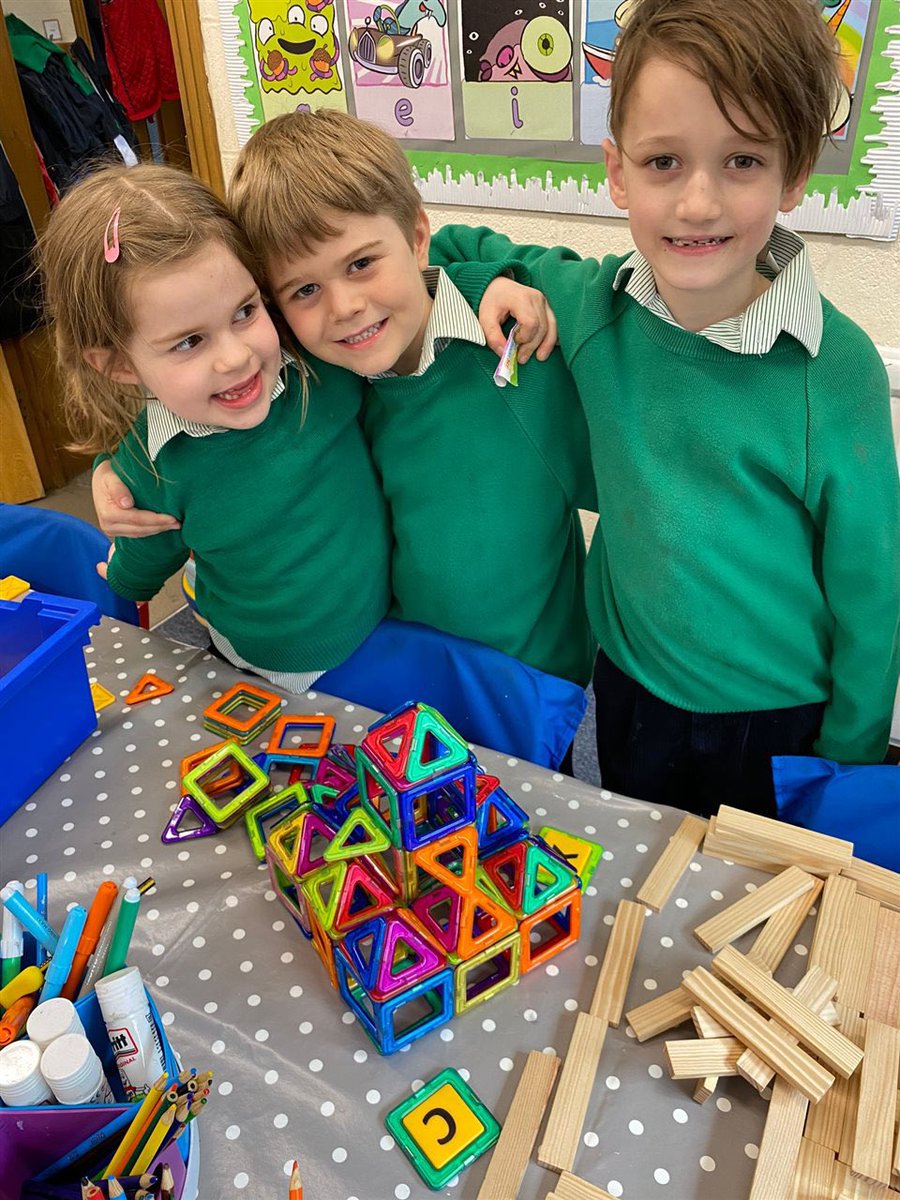 ThorngrovePrep's tweet photo. Creating models with their friends at break #Duplo #Lego #Creativity @ThorngroveLower https://t.co/td5uk7T6In