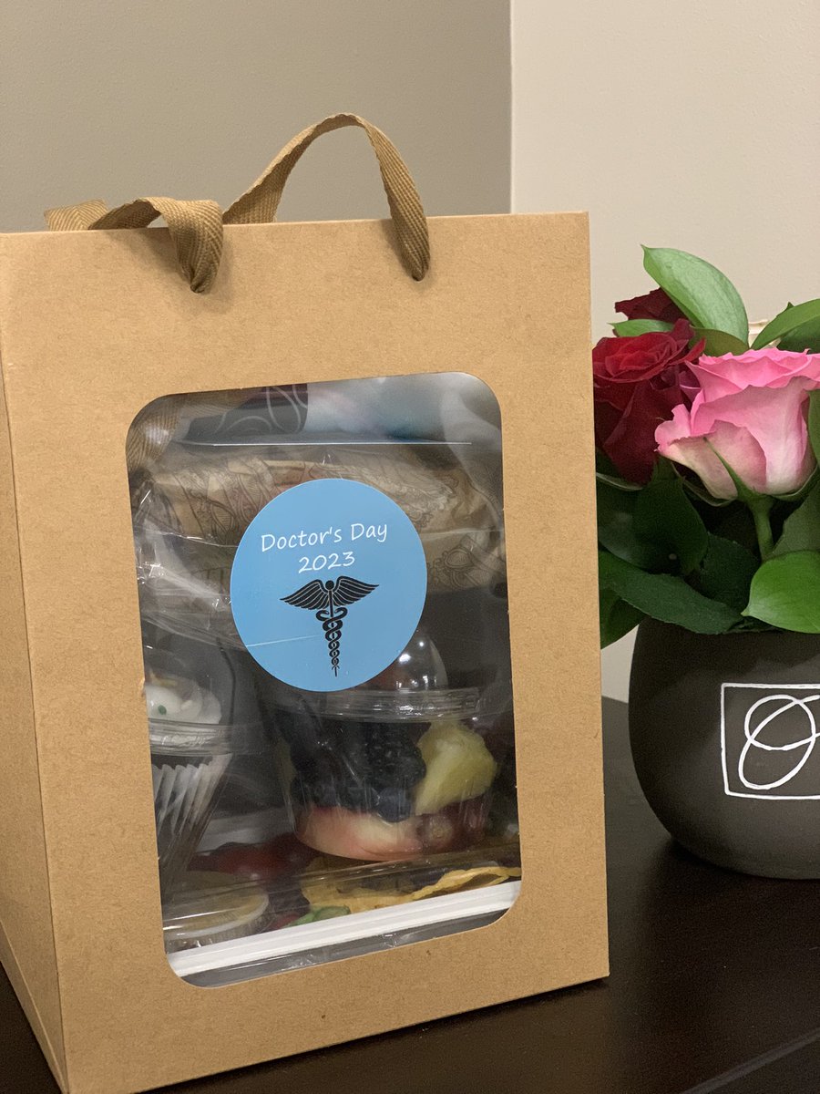 Happy Doctors Day 2023! 👩🏻‍⚕️⚕️🩺🩻 Thanks to <a href="/Norton_Health/">Norton Healthcare</a> for the yummy 🥗 🥪 🧁 🥤 😷 <a href="/SethSchultzMD/">Seth Schultz MD</a> <a href="/manda_corinne/">Amanda Farris MD</a> <a href="/DrCindyCrabtree/">Cindy Crabtree, DO, FAAP</a> <a href="/jkurtz02/">Josh Kurtz MD</a> <a href="/ScottGBickel/">Scott Bickel</a> <a href="/UofLPedsNeo/">UofL Neonatal Fellowship</a> <a href="/UofLPeds/">UofL Dept of Pediatrics</a> <a href="/UofLObGynRes/">University of Louisville Department of OB/GYN</a> <a href="/UofLFamMed/">UofLFamilyMedicine</a> <a href="/UofLChildNeuro/">UofL Child Neurology</a> <a href="/NortonChildrens/">Norton Children's</a>