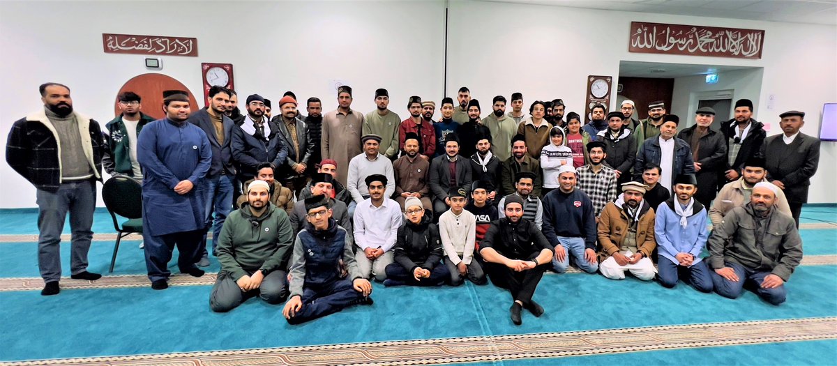 KhuddamDE's tweet photo. Real Talk unter Brüdern: Viele Khuddam der Region Westfalen-Süd haben sich zusammengefunden, um gemeinsam mit Sadr Sahib MKAD 🇩🇪 sowie einigen National Amila Mitgliedern über das Thema „Ehe und Eheleben“ zu sprechen. https://t.co/HJgpcgaFf4