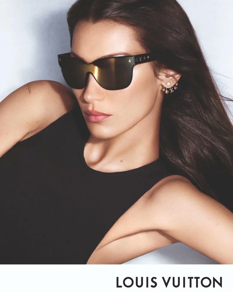 BHadidBrasil's tweet image. "Nova [campanha] Louis Vuitton por #StevenMeisel Estilo por @carineroitfeld 🤍 @lamarquisette". - Bella Hadid via Instagram.