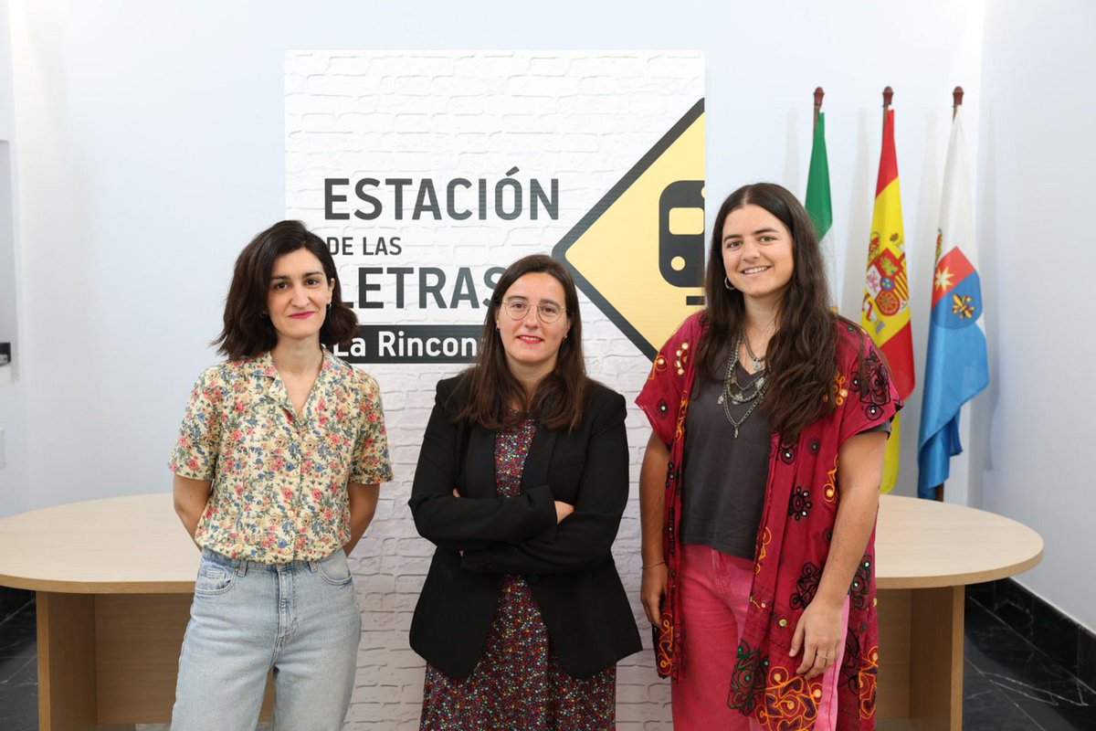 RaquelVegaC's tweet photo. En #LaRinconada la Cultura se empodera con hechos. Con la incorporación al equipo de @EvaDiazPerez, #EstaciónDeLasLetras lanza 3 novedades:
1. Pacto Ciudad de los Libros.
2. Ciclo de Literatura Andaluza.
3. Cuadernos Pedagógicos. El primero, sobre Almudena Grandes.
#ATodoTren 🚆 https://t.co/wB60LtFBkw
