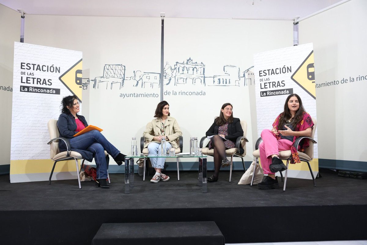 RaquelVegaC's tweet photo. En #LaRinconada la Cultura se empodera con hechos. Con la incorporación al equipo de @EvaDiazPerez, #EstaciónDeLasLetras lanza 3 novedades:
1. Pacto Ciudad de los Libros.
2. Ciclo de Literatura Andaluza.
3. Cuadernos Pedagógicos. El primero, sobre Almudena Grandes.
#ATodoTren 🚆 https://t.co/wB60LtFBkw