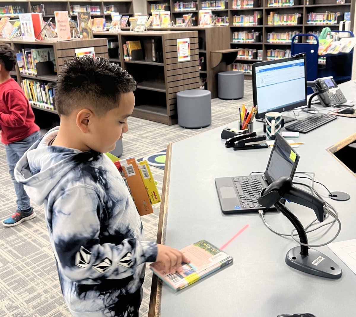 vusdlibraries's tweet photo. Whether it is class visits, flex time during recess/lunch or after school makerspace time, we believe our school libraries should be open, accessible &amp; student-centered. Thank you Goshen, Denton, Riverway , and MK for having that on display today &amp; always! https://t.co/oGsWZLusNK