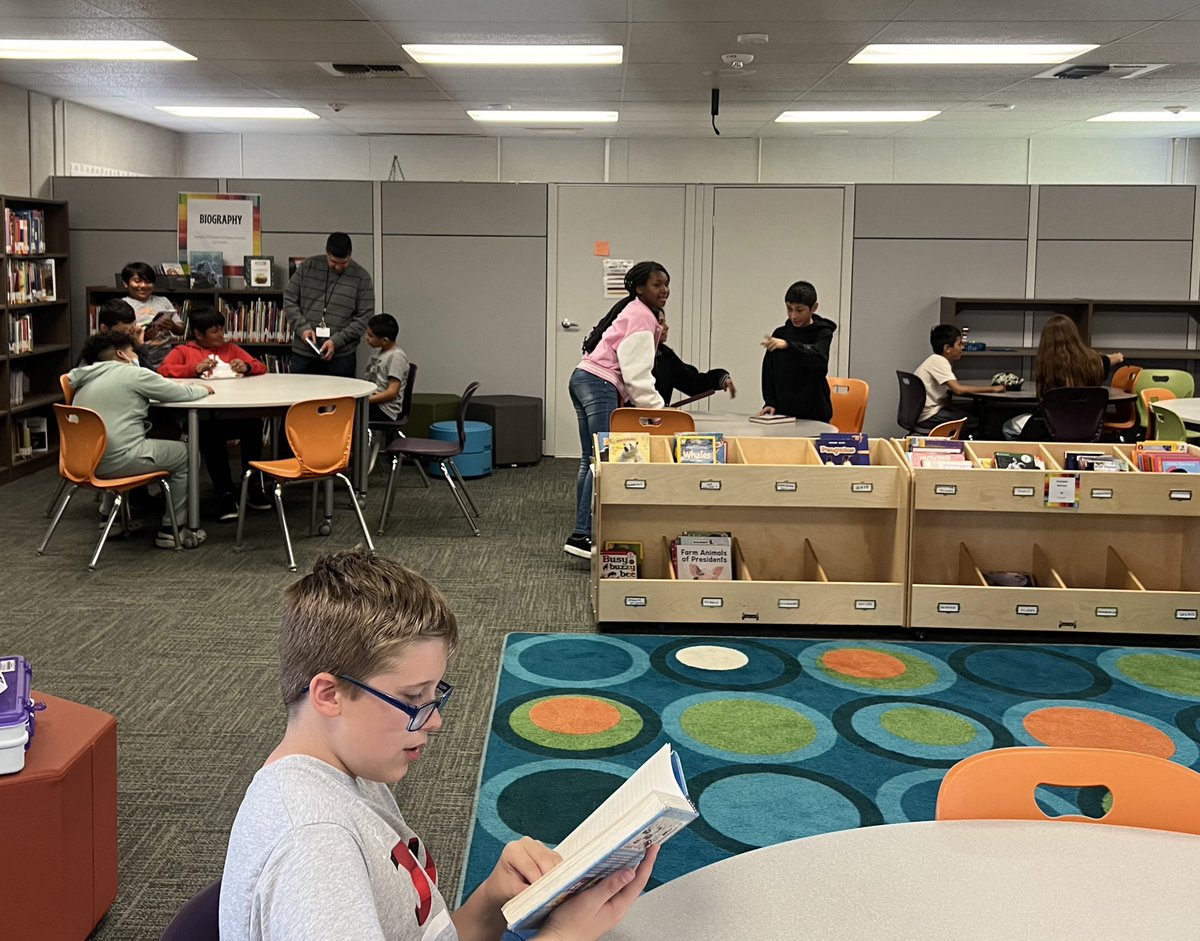 vusdlibraries's tweet photo. Whether it is class visits, flex time during recess/lunch or after school makerspace time, we believe our school libraries should be open, accessible &amp; student-centered. Thank you Goshen, Denton, Riverway , and MK for having that on display today &amp; always! https://t.co/oGsWZLusNK