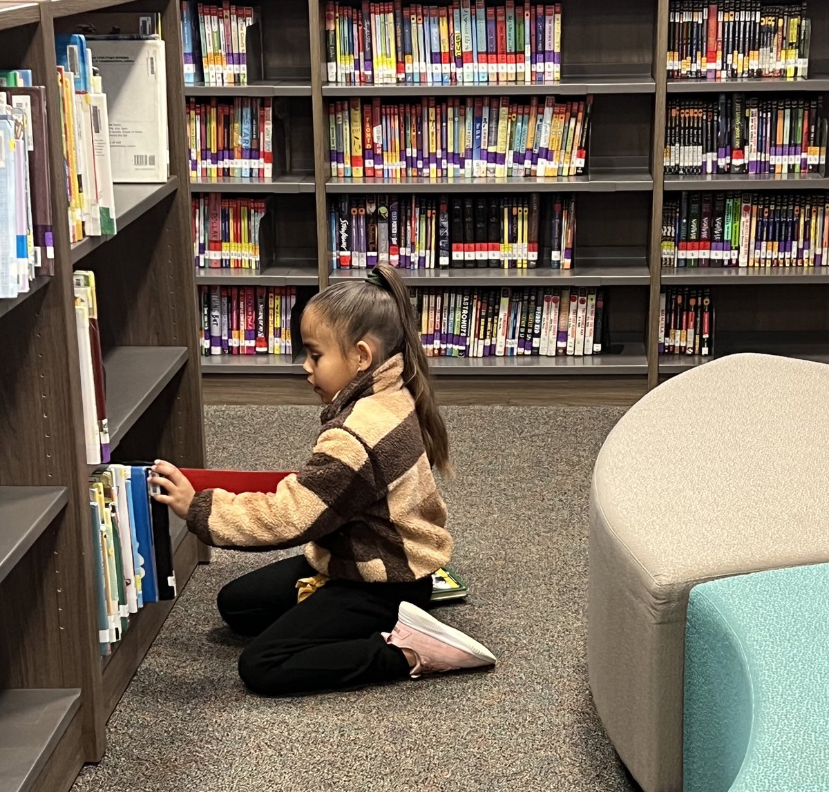 vusdlibraries's tweet photo. Whether it is class visits, flex time during recess/lunch or after school makerspace time, we believe our school libraries should be open, accessible &amp; student-centered. Thank you Goshen, Denton, Riverway , and MK for having that on display today &amp; always! https://t.co/oGsWZLusNK