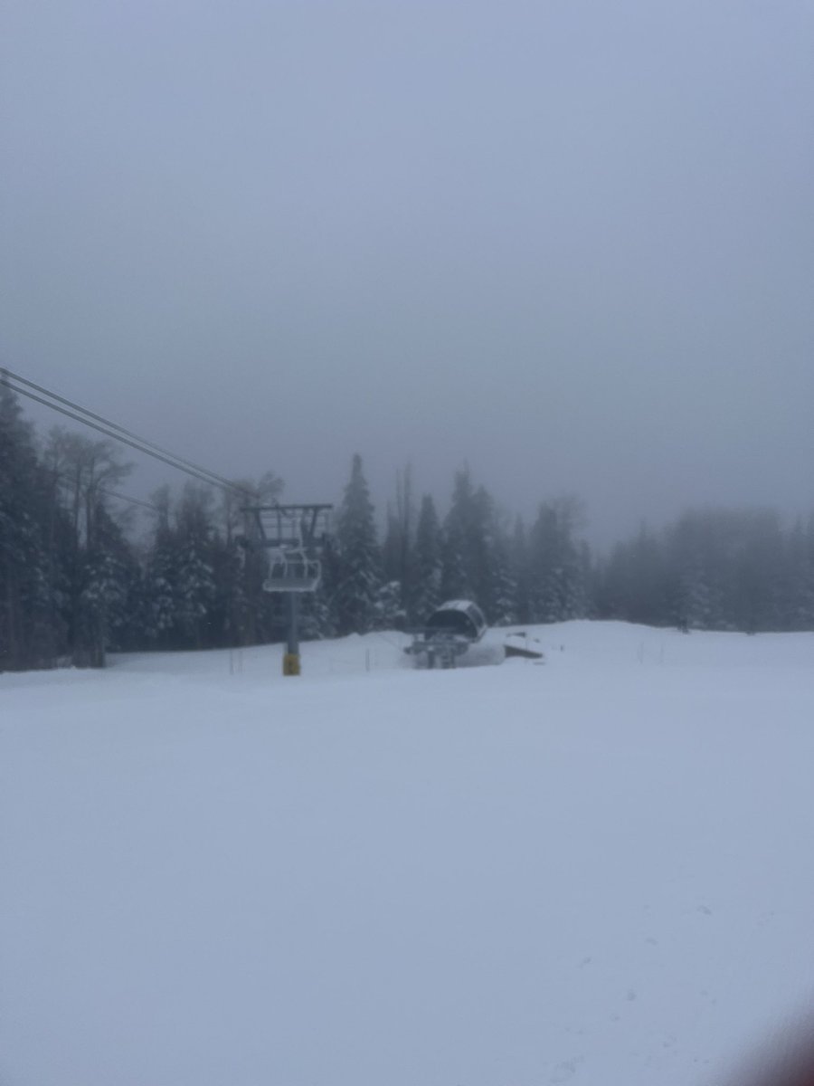 jdogdurango's tweet photo. @AZSBUpdates update for snowbowl since they won’t tell the truth, only lift open is heart prairie, humfreys or sunshine aren’t even open. It is understandable why they aren’t open, due to ryme. Would just be nice to have an honest ski resort. Don’t know why you guys have to blatantly lie. 🖕 https://t.co/2yBq9q1OcV