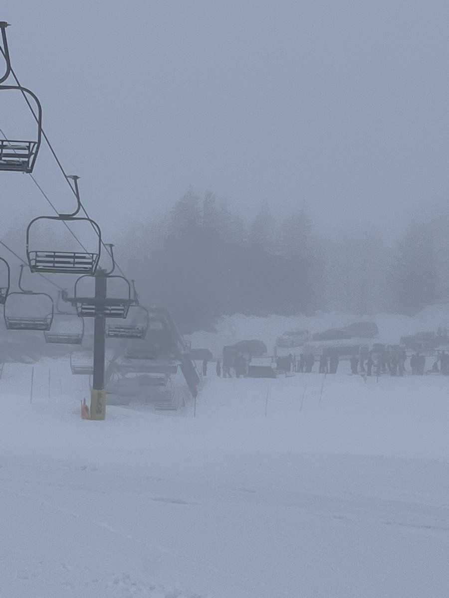 jdogdurango's tweet photo. @AZSBUpdates update for snowbowl since they won’t tell the truth, only lift open is heart prairie, humfreys or sunshine aren’t even open. It is understandable why they aren’t open, due to ryme. Would just be nice to have an honest ski resort. Don’t know why you guys have to blatantly lie. 🖕 https://t.co/2yBq9q1OcV