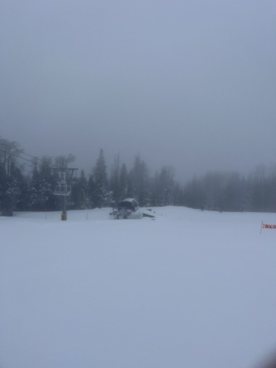 jdogdurango's tweet photo. @AZSBUpdates update for snowbowl since they won’t tell the truth, only lift open is heart prairie, humfreys or sunshine aren’t even open. It is understandable why they aren’t open, due to ryme. Would just be nice to have an honest ski resort. Don’t know why you guys have to blatantly lie. 🖕 https://t.co/2yBq9q1OcV