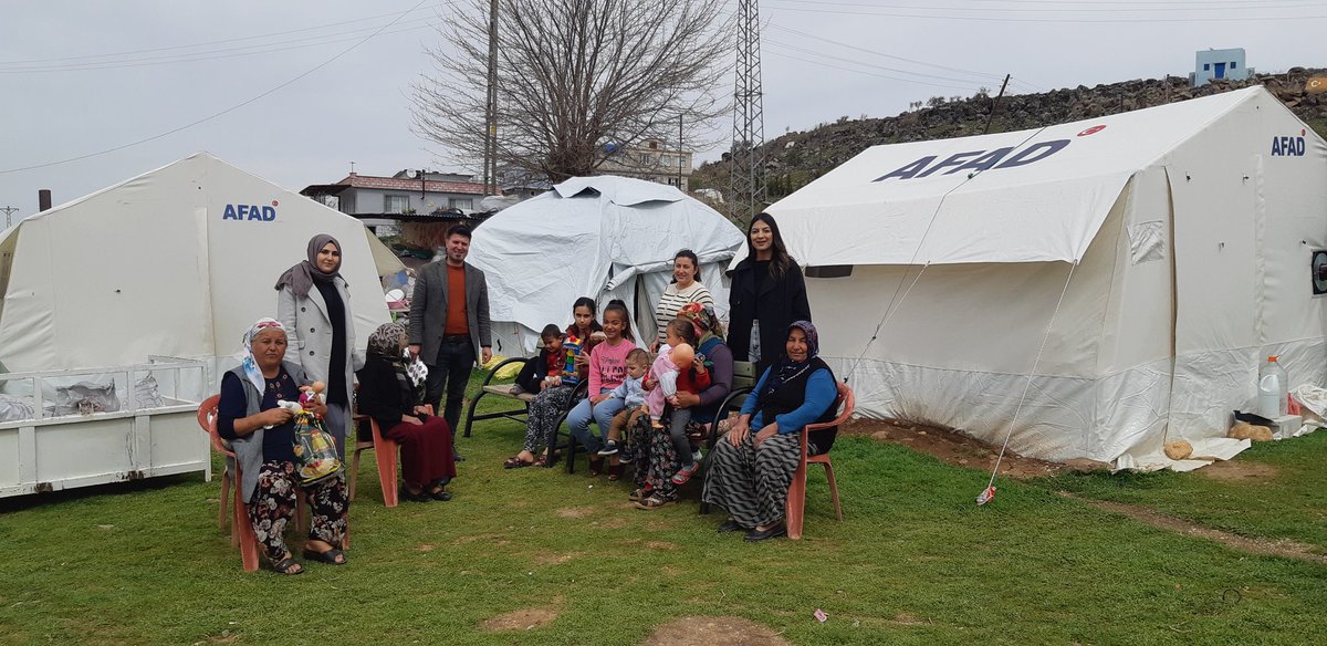 Depremden etkilenen öğrencilerimizin acılarını paylaşmak ve onları sevindirmek adına oyuncaklarını okulumuza gönderen başta Ankara Pursaklar Saray İlkokulu 2/E Sınıfının koca yürekli öğrencileri olmak üzere öğretmen ve idarecilerine teşekkür ederiz.
<a href="/PursaklarI/">PURSAKLAR SARAY İLKOKULU</a> <a href="/burcu05395775/">burcuersoy</a>