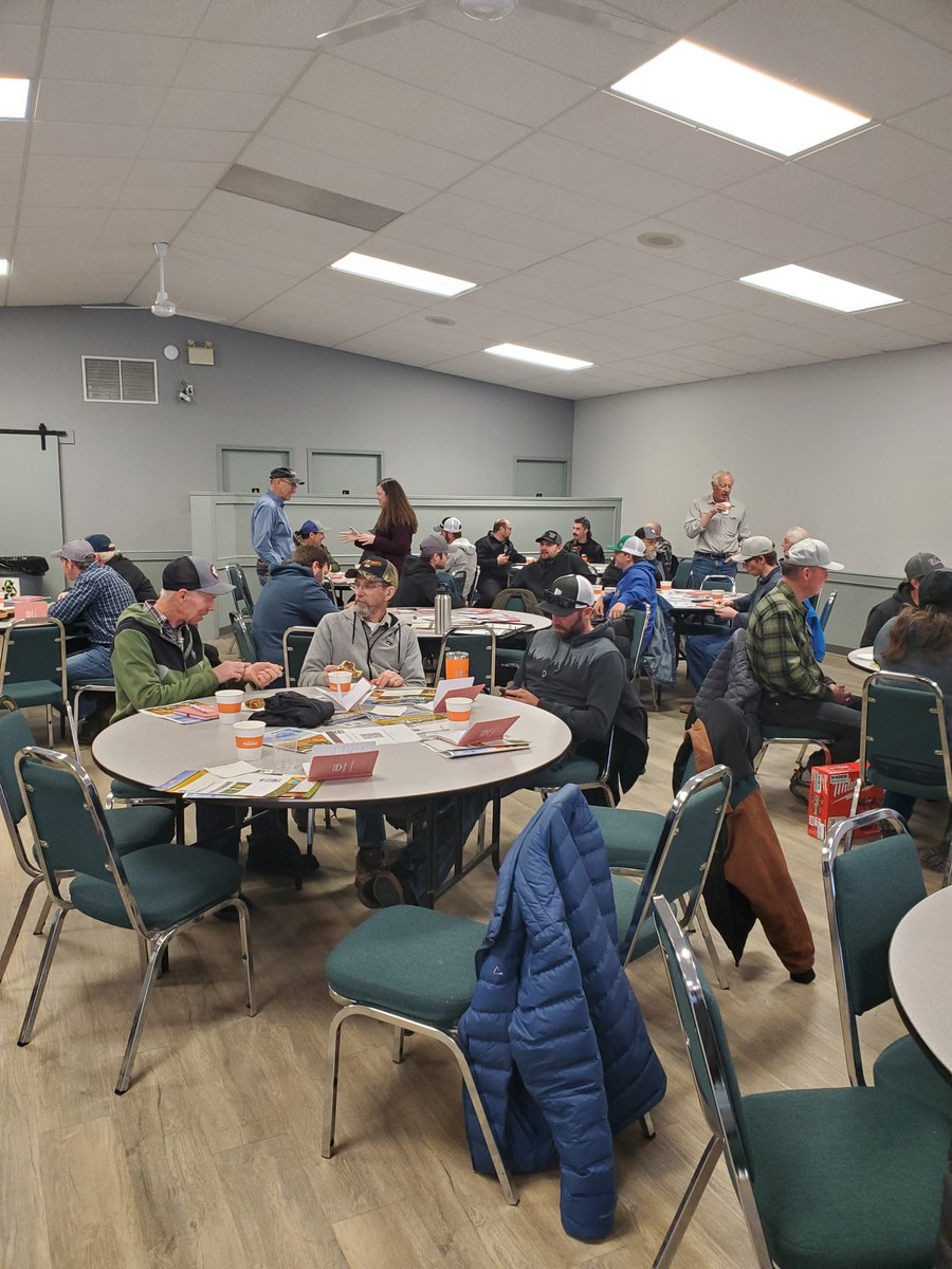 CACoopAgro's tweet photo. Thanks to everyone who came out to our second grower meeting here in Innisfail! Lots of great information from @KochFertilizer @syngentacanada @yara about their products, as well as a fertilizer market update from our FCL representative, Matt Krutzfeld! https://t.co/3ASL5i3JFV