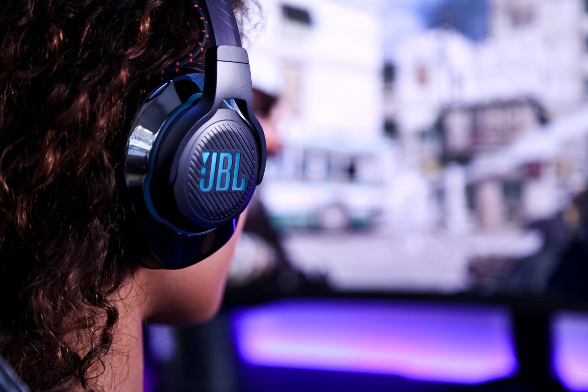 ⚪️ Single ⚪️ Taken 🔘 Too busy gaming
