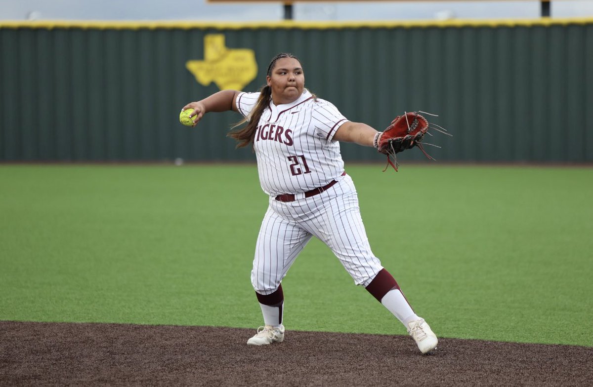 JaiLynnFlores15's tweet photo. Great district win last nigh against Del Valley 3-0! Went 2-3 with 1rbi. Undefeated in district(7-0). #noregets #Undefeated #keepgrinding @DSHSsball @adairphoto16 @CrystalJF_ https://t.co/ko6H9VRZqt