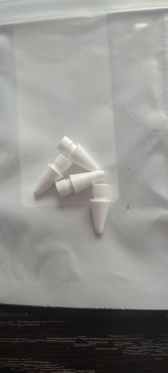 An_Rami05's tweet image. Todas quieren que les regalen flores amarillas y yo feliz con que me regalen accesorios para mis herramientas diarias.

#ApplePencil2 #puntas