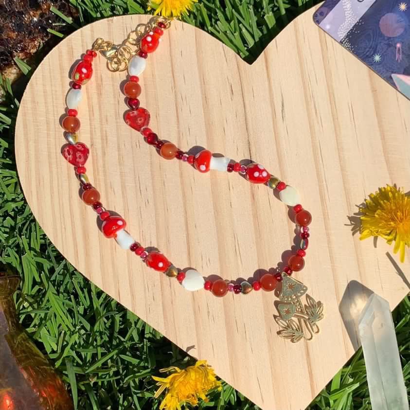 artpixiexo's tweet image. 6 new necklaces in my shop🍄💫