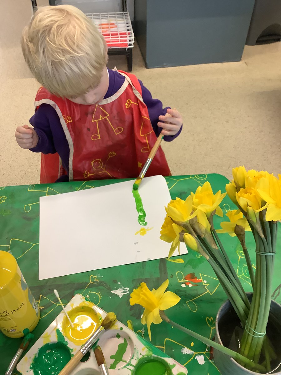 SpringwellEYFS's tweet image. Look at more of our beautiful daffodil paintings.  🌼☀️🌱 @Springwellpark_
 #ExpressiveArtsandDesign #UnderstandingTheWorld