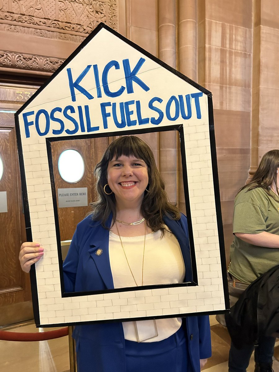 We’re in Albany today, fighting to move our buildings #OffFossilFuels. Here’s a thread of the legislators who are fighting w/us to pass the All-Electric Building Act!

Let’s start with the one and only <a href="/EmilyAssembly/">Emily Gallagher</a>, our Assembly sponsor!
