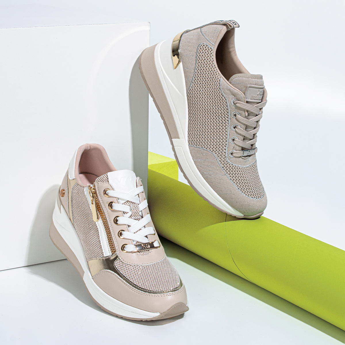 Las sneakers más urbanas (y cómodas) para un domingo en familia 🥰 Marca tu propio estilo y elige el diseño que más te represente! 💘 Una colección diseñada para seguir tus pasos.⁣
⁣
Descúbrela en 👉🏼xtistore.com⁣
⁣
✨Sneakers ref. 140119 y ref. 140973⁣
⁣