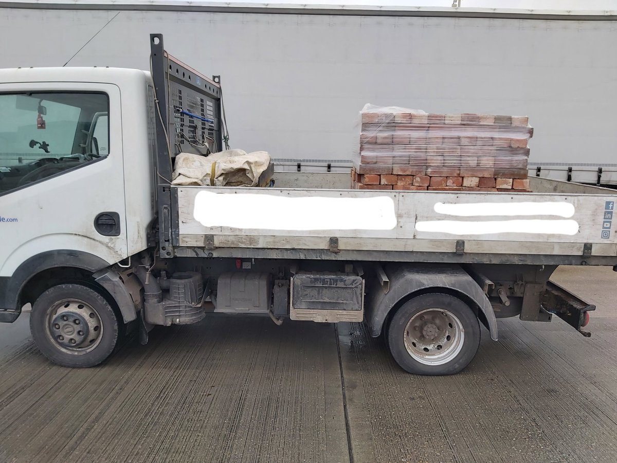 KentPoliceRoads's tweet photo. #TD43 from RPU1 saw this unit in @KentPoliceAsh the #UnhappySprings and squishy tyres caught our attention. Further checks showed the load was not secured. Driver reported & vehicle prohibited from moving until excess removed. MM https://t.co/raCfIMzyVu